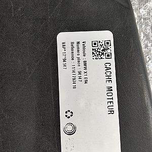 Cache moteur BMW