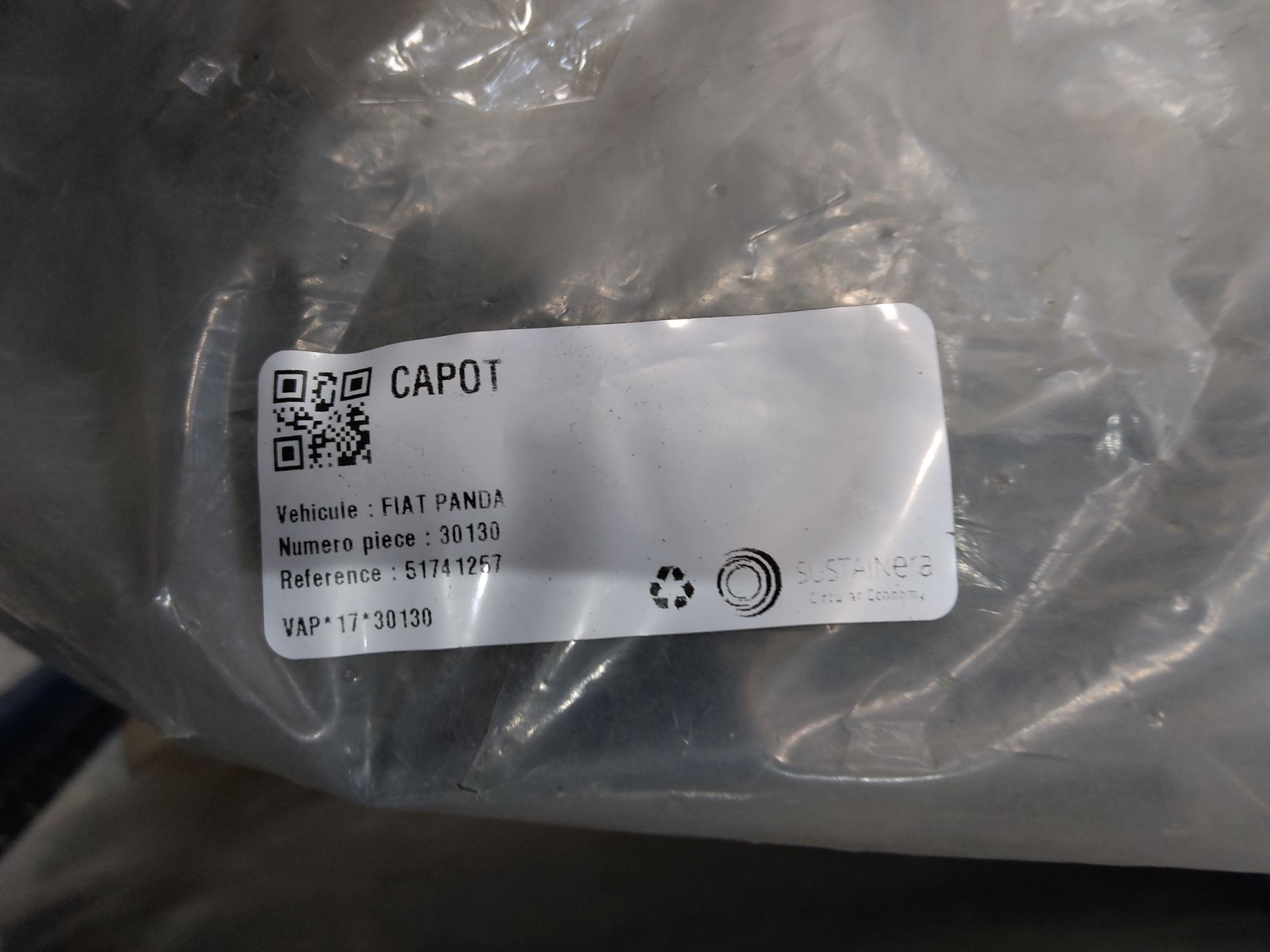 Capot view 4